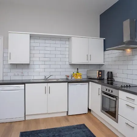 2 Bdr & 1 Bdr Apartments At Queens Uni By Belfast City Breaks Room photo