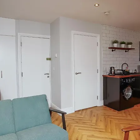 2 Bdr & 1 Bdr Apartments At Queens Uni By Belfast City Breaks Room photo