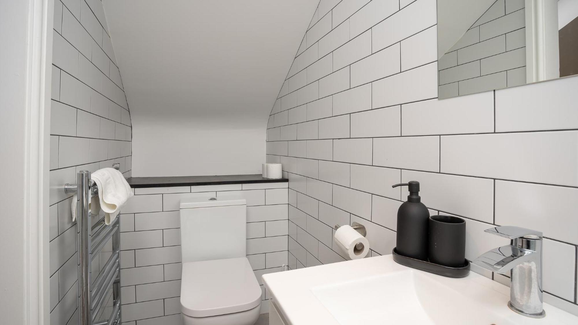 Apartment 2 Bdr & 1 Bdr At Queens Uni By Breaks