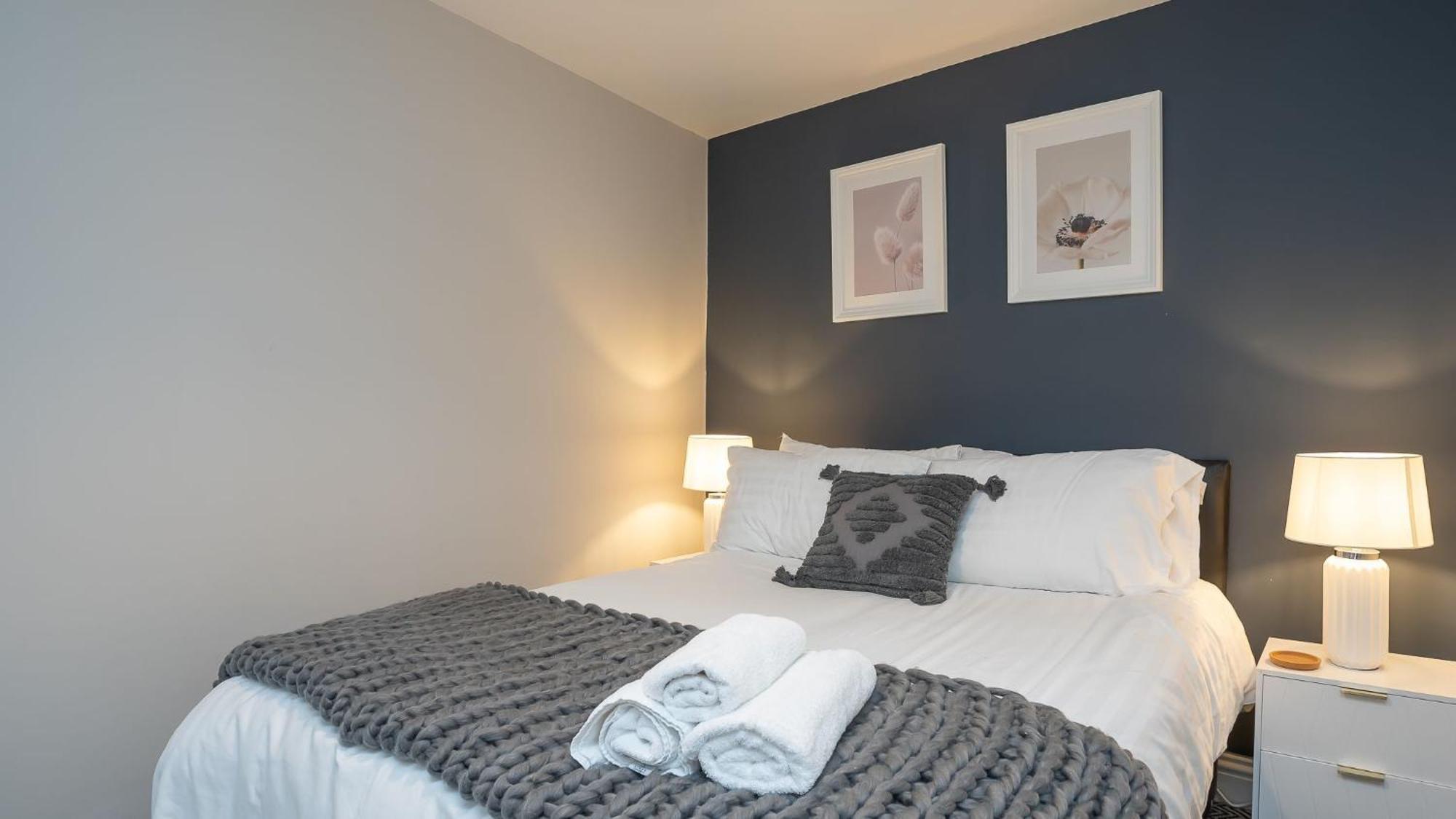 Apartment 2 Bdr & 1 Bdr At Queens Uni By Breaks Belfast