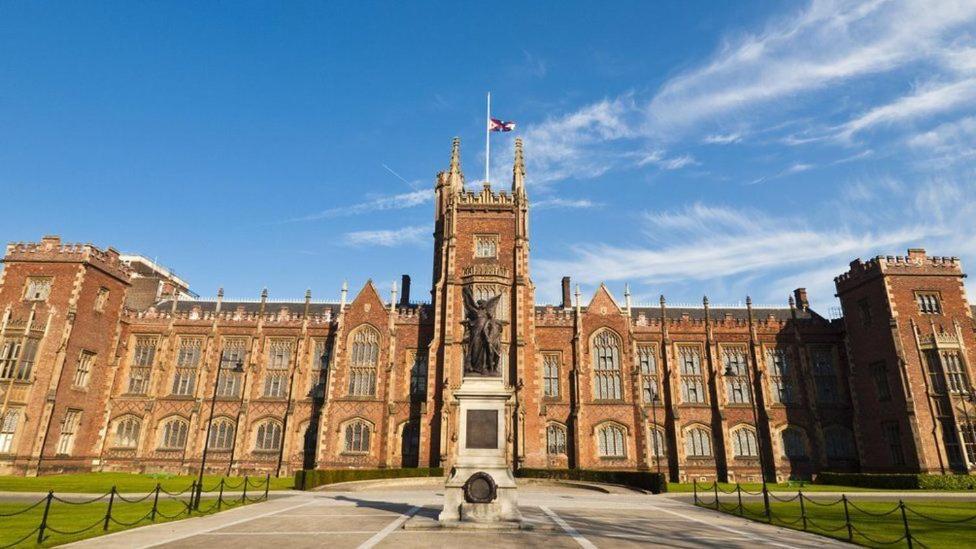 2 Bdr & 1 Bdr At Queens Uni By Breaks * Belfast